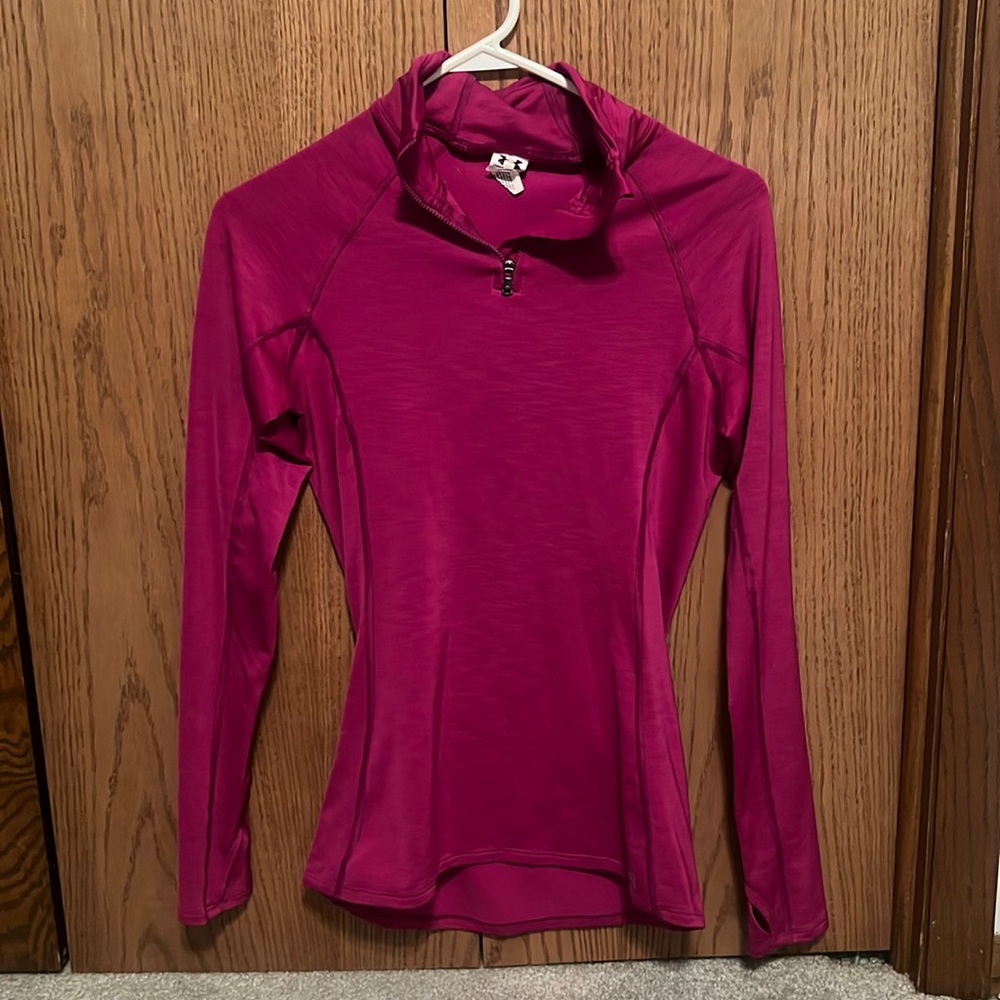 Women’s Under Armour Lightweight 1/4 zip.